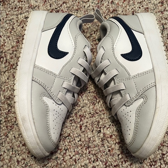 Jordan 1 Low Sneakers in Gray and White Little Kids size 13 - Picture 3 of 7